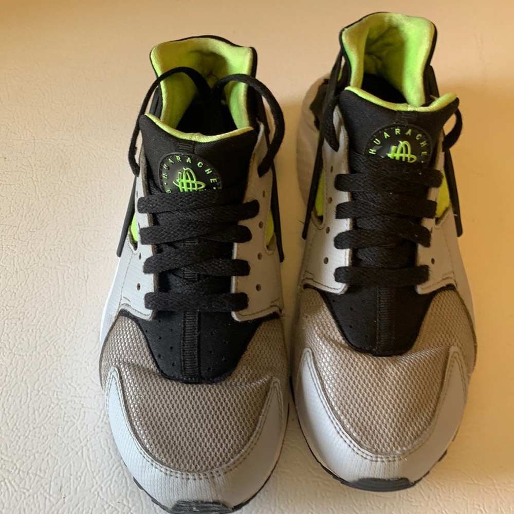 Huarache shoes size 7, in Good condition.